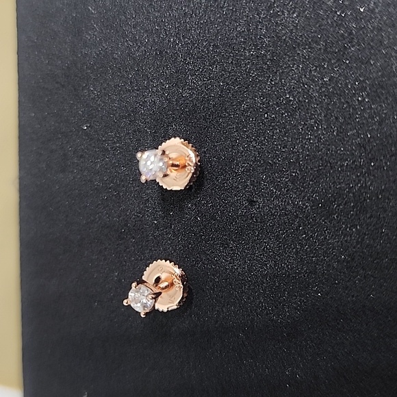 STUNNING MOISSANITE STUD EARRINGS - Picture 5 of 5